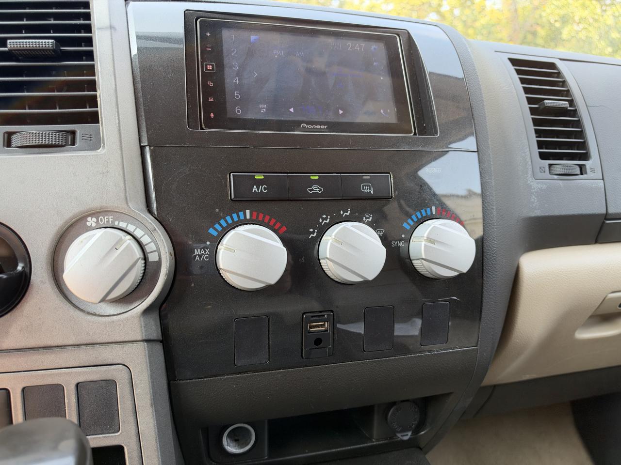 Toyota Tundra Tundra-Grade Double Cab 4.6L 2WD 2011