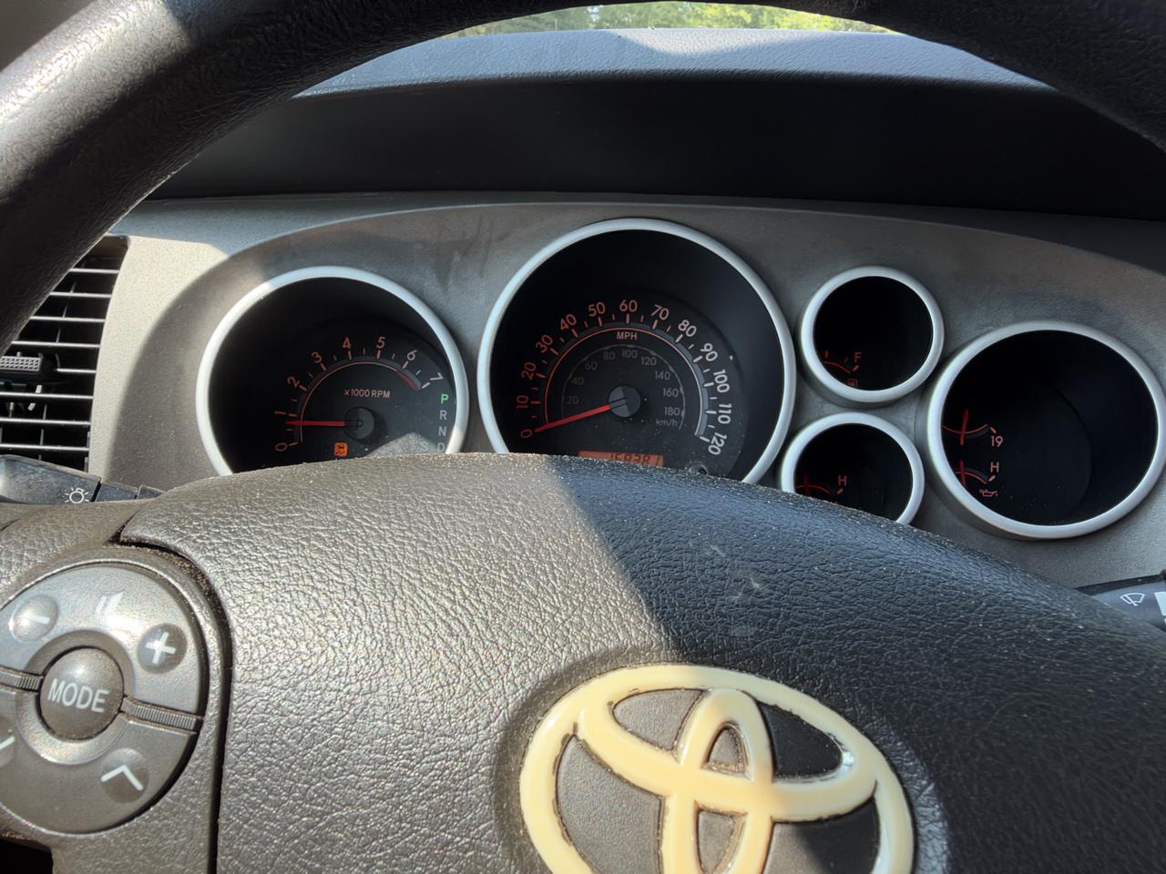 Toyota Tundra Tundra-Grade Double Cab 4.6L 2WD 2011