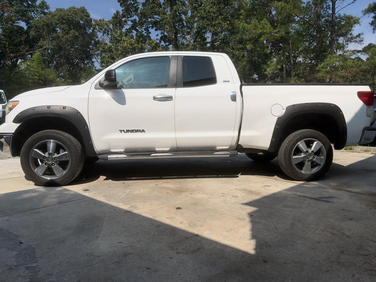 Toyota Tundra Tundra-Grade Double Cab 4.6L 2WD 2011