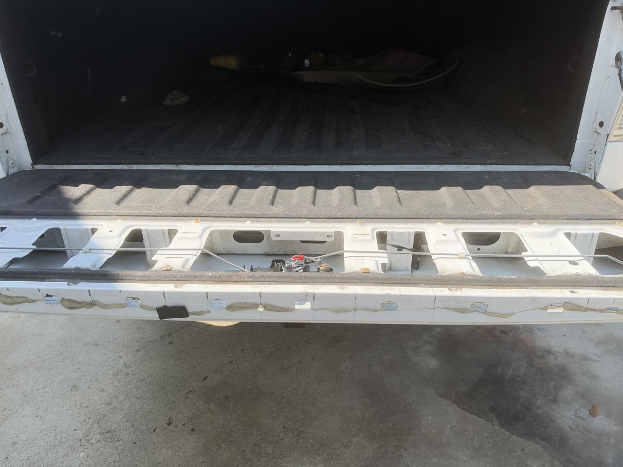 Toyota Tundra Tundra-Grade Double Cab 4.6L 2WD 2011