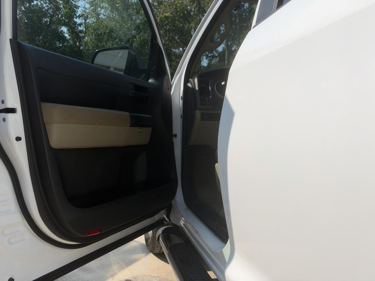 Toyota Tundra Tundra-Grade Double Cab 4.6L 2WD 2011