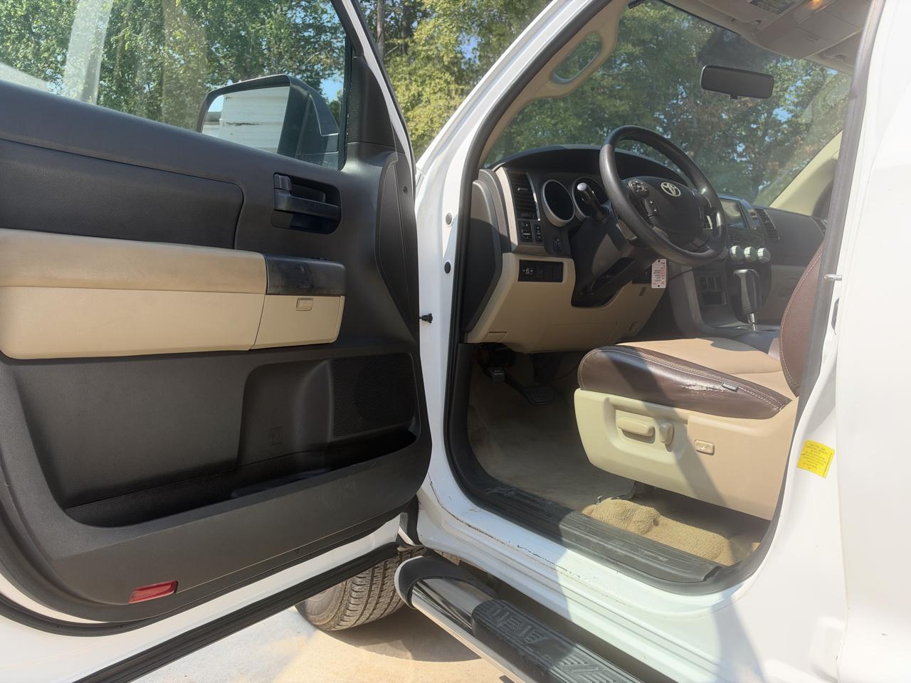 Toyota Tundra Tundra-Grade Double Cab 4.6L 2WD 2011