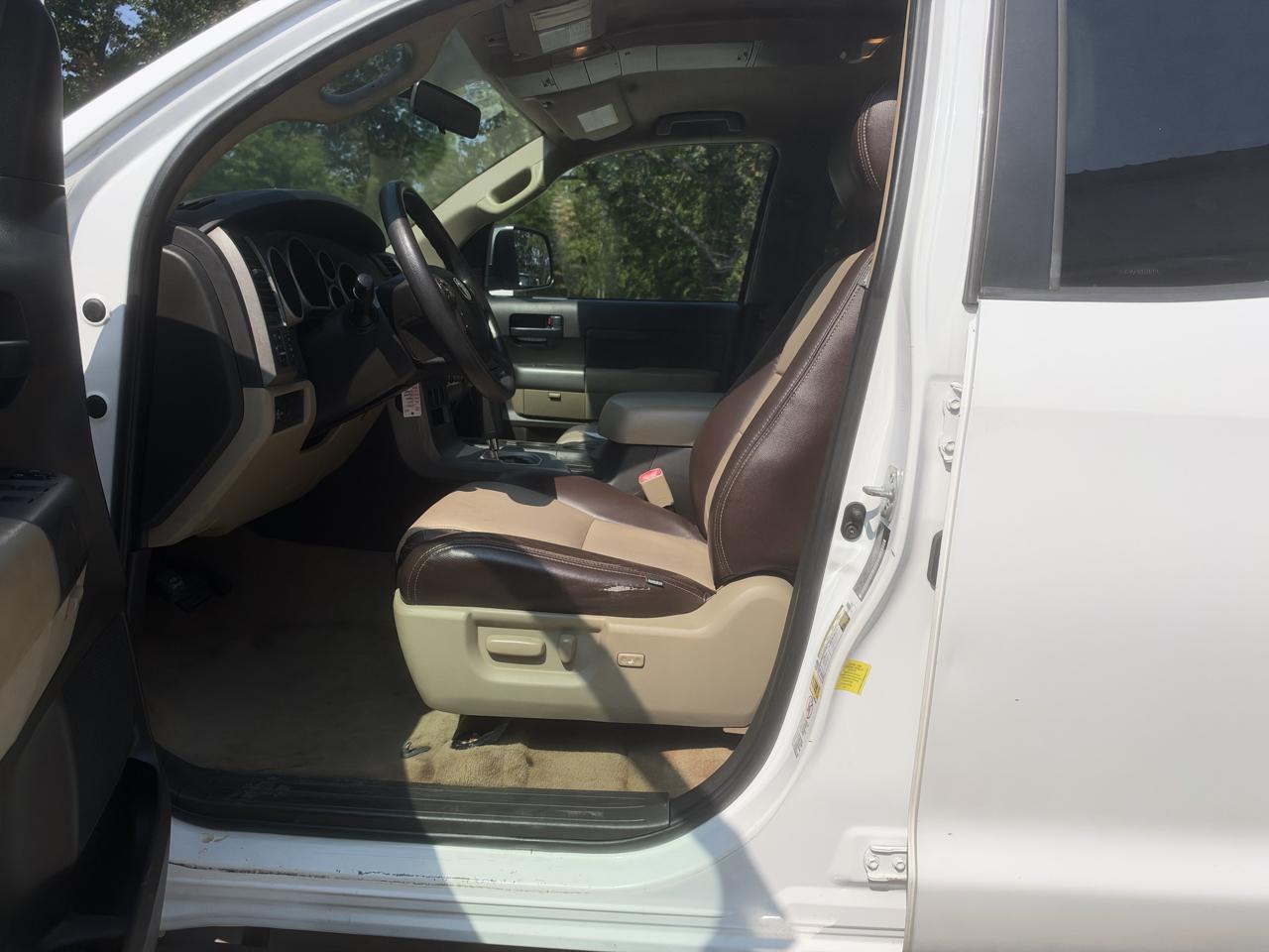 Toyota Tundra Tundra-Grade Double Cab 4.6L 2WD 2011