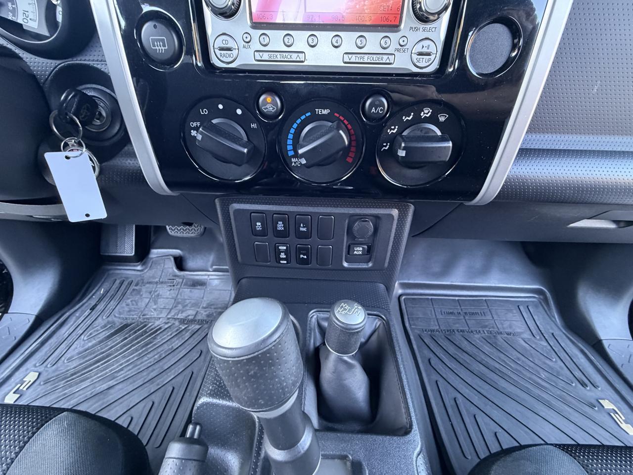 Toyota FJ Cruiser 4WD MT 2014