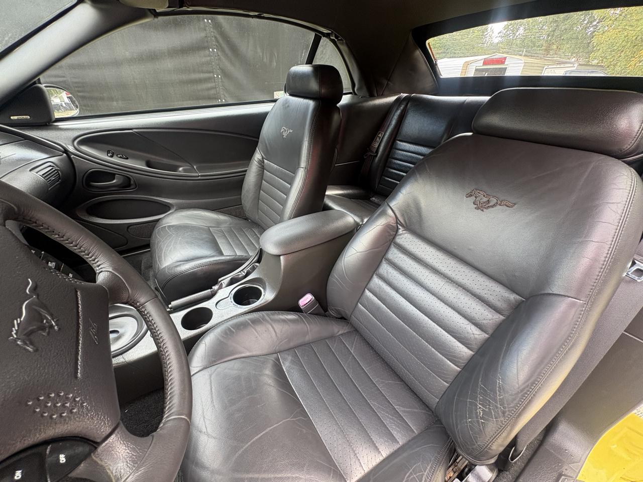 Ford Mustang GT Deluxe Convertible 2001