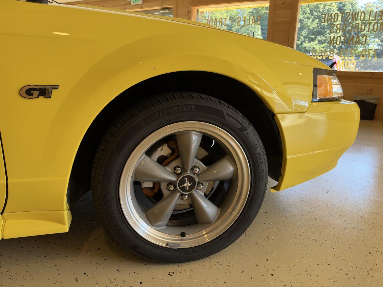 Ford Mustang GT Deluxe Convertible 2001