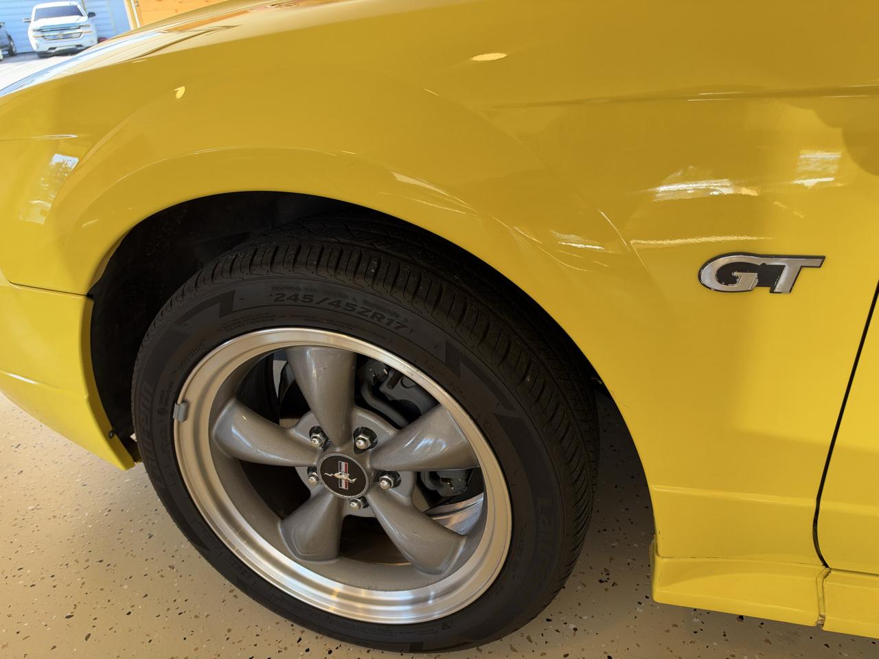 Ford Mustang GT Deluxe Convertible 2001