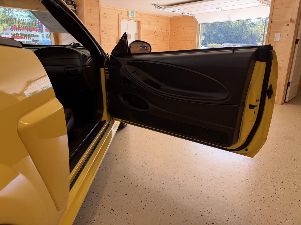Ford Mustang GT Deluxe Convertible 2001