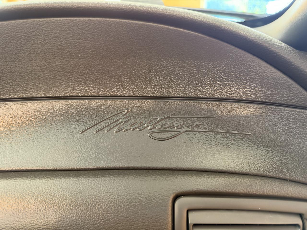 Ford Mustang GT Deluxe Convertible 2001