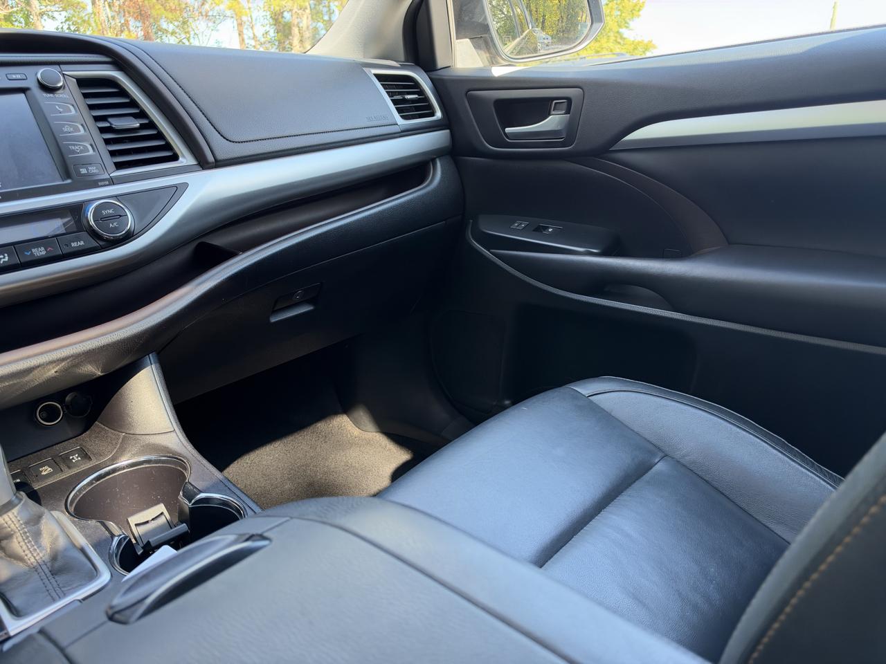 Toyota Highlander XLE AWD V6 2016