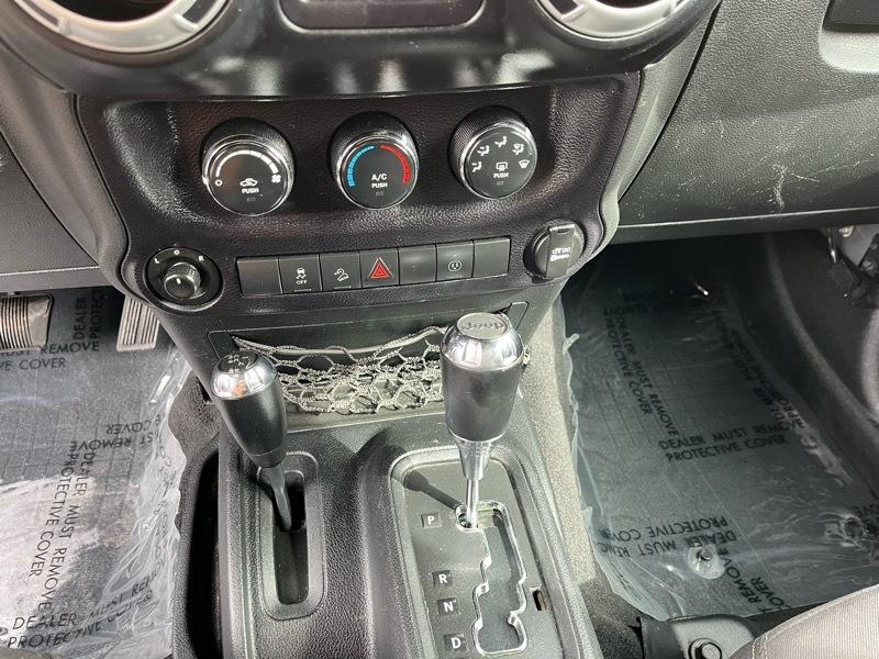 Jeep Wrangler Unlimited Sahara 4WD 2014