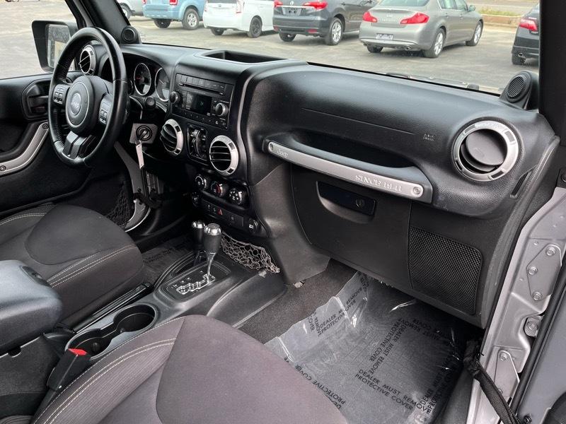 Jeep Wrangler Unlimited Sahara 4WD 2014