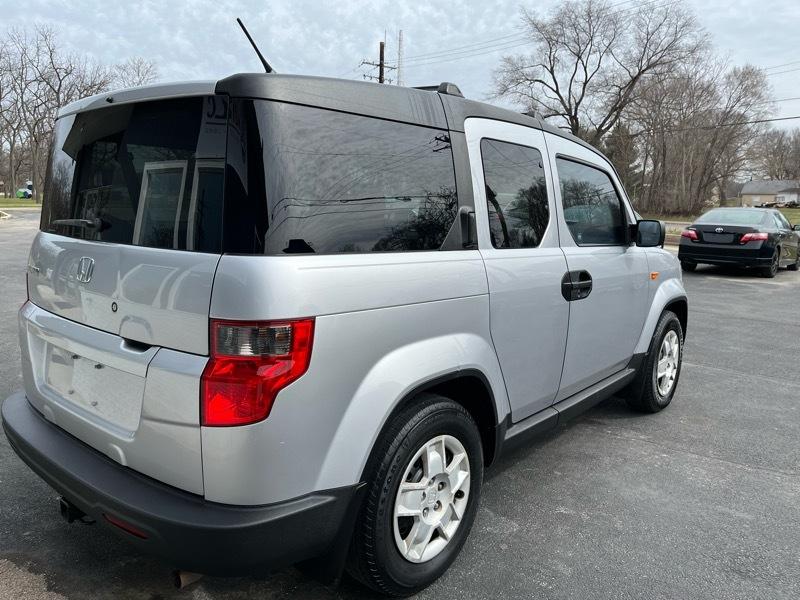Honda Element LX 2WD AT 2011