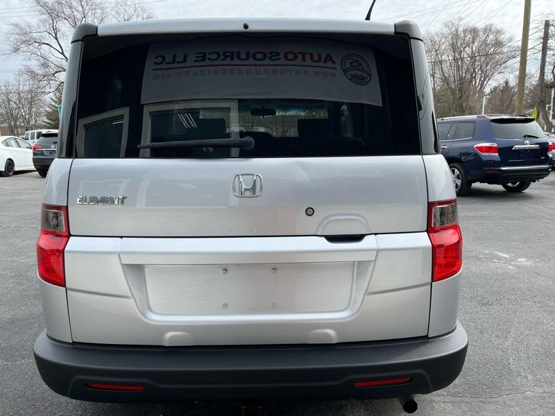 Honda Element LX 2WD AT 2011