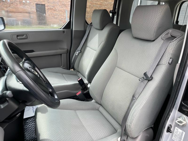 Honda Element LX 2WD AT 2011