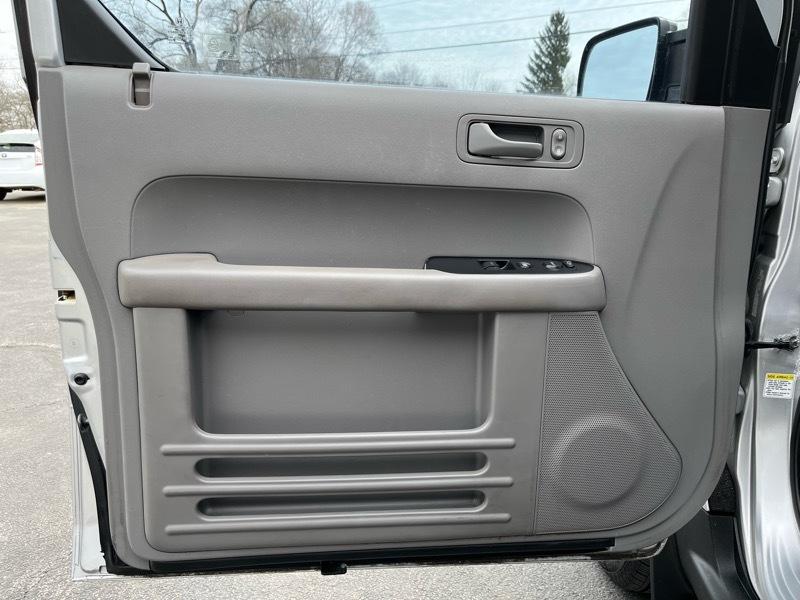 Honda Element LX 2WD AT 2011