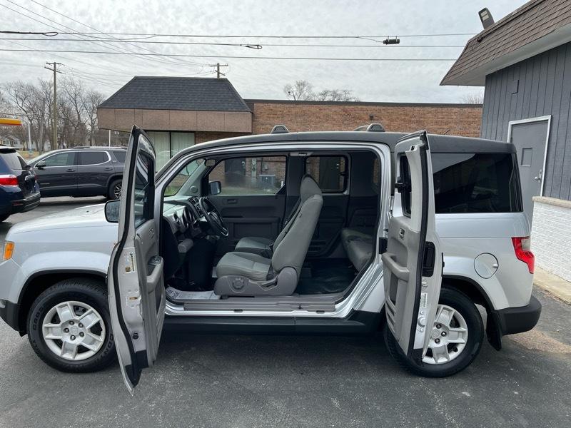 Honda Element LX 2WD AT 2011