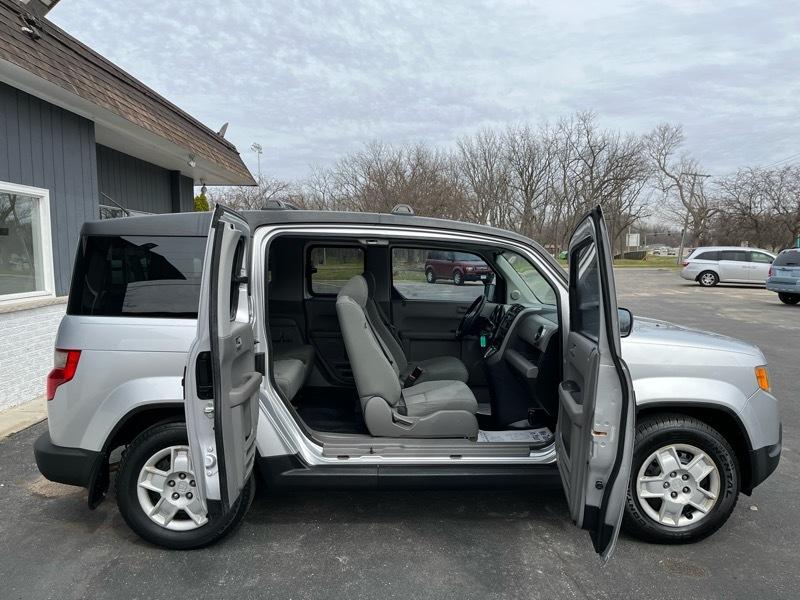 Honda Element LX 2WD AT 2011
