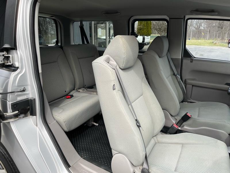 Honda Element LX 2WD AT 2011