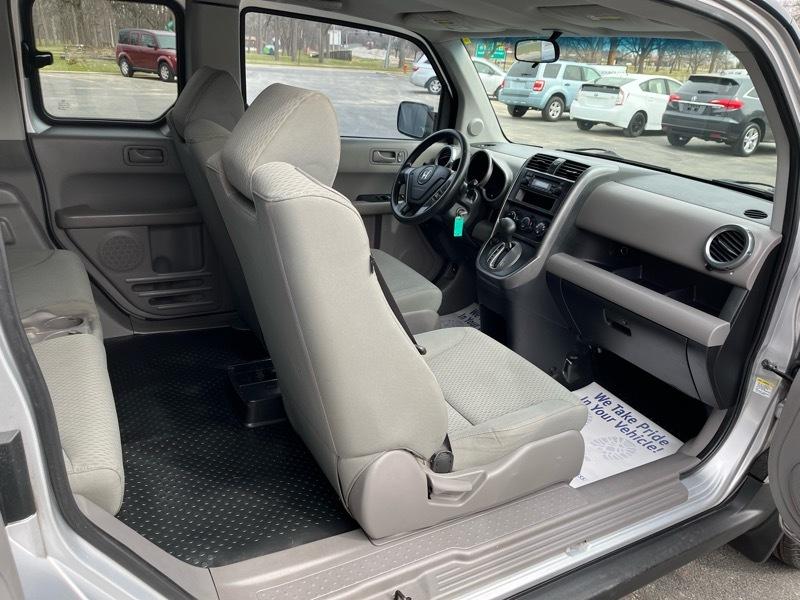 Honda Element LX 2WD AT 2011