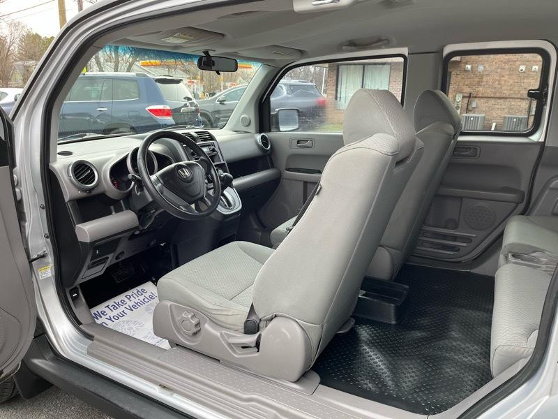 Honda Element LX 2WD AT 2011