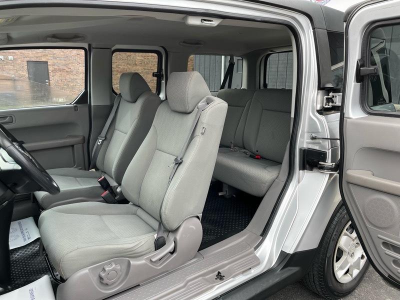 Honda Element LX 2WD AT 2011