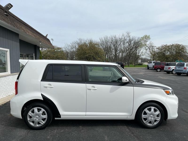 Scion xB 5-Door Wagon 5-Spd MT 2015