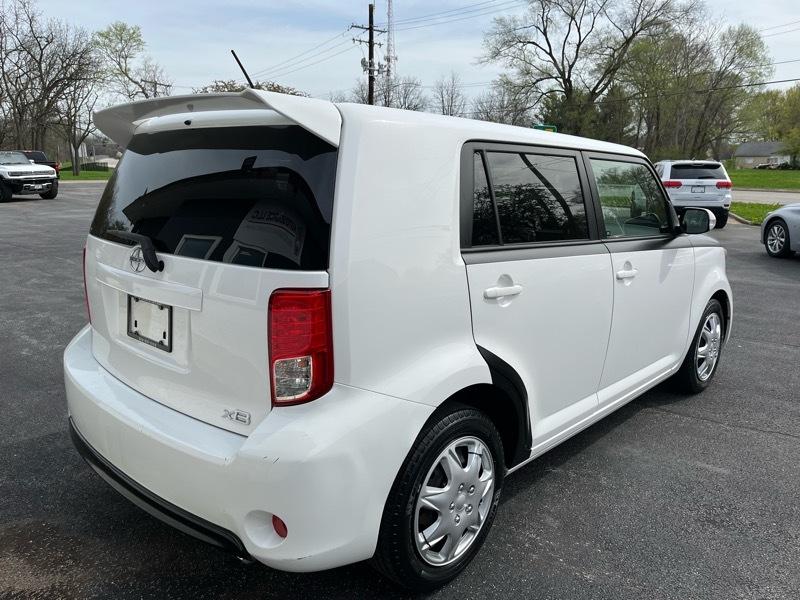 Scion xB 5-Door Wagon 5-Spd MT 2015