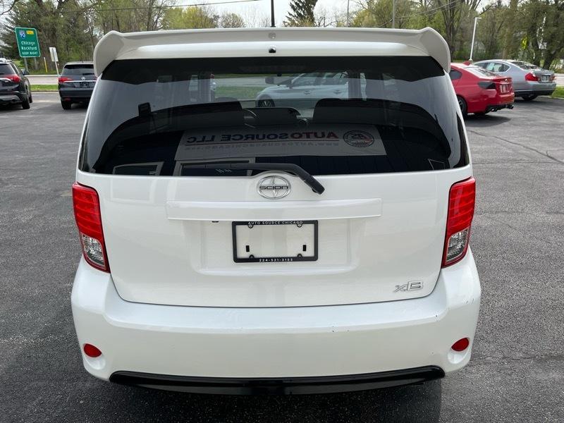 Scion xB 5-Door Wagon 5-Spd MT 2015