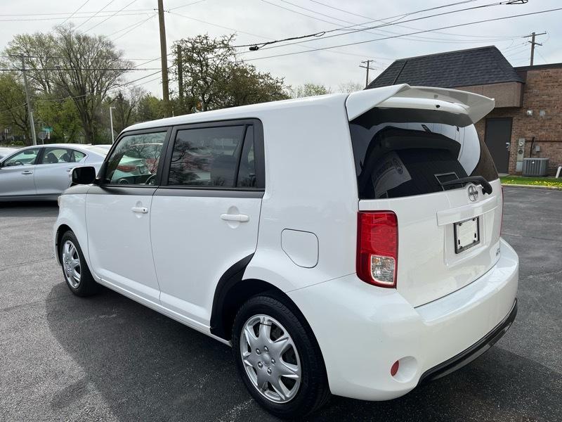 Scion xB 5-Door Wagon 5-Spd MT 2015