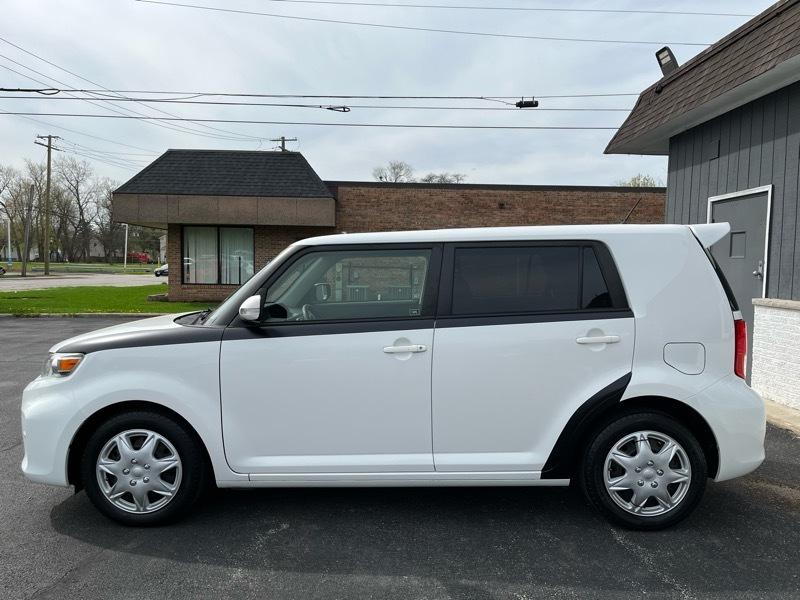 Scion xB 5-Door Wagon 5-Spd MT 2015
