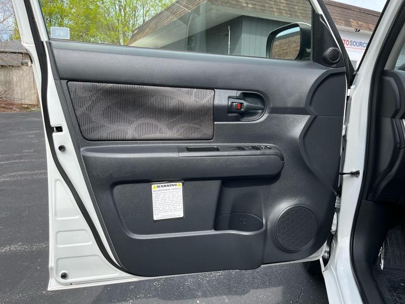 Scion xB 5-Door Wagon 5-Spd MT 2015