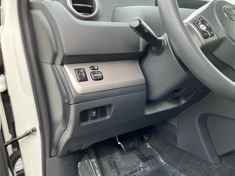 Scion xB 5-Door Wagon 5-Spd MT 2015