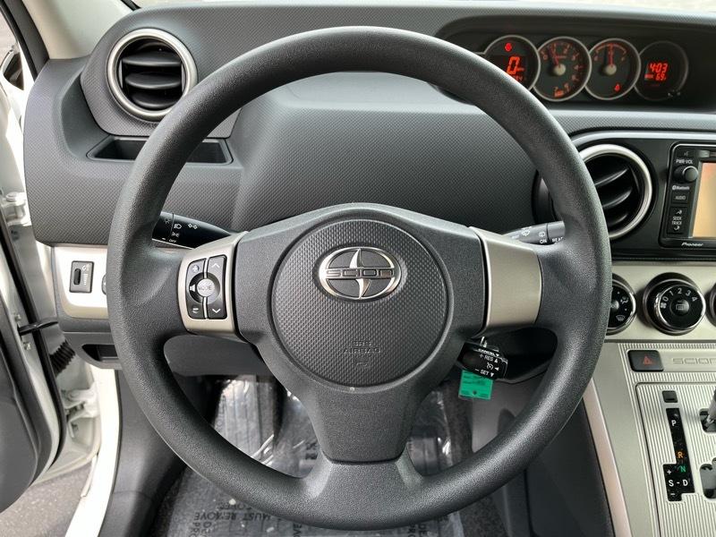 Scion xB 5-Door Wagon 5-Spd MT 2015
