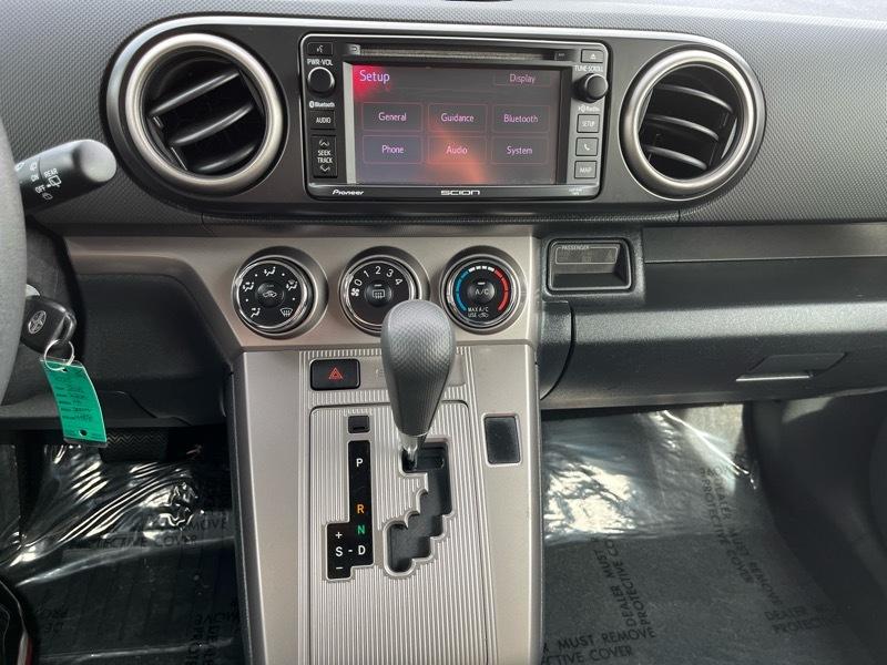 Scion xB 5-Door Wagon 5-Spd MT 2015