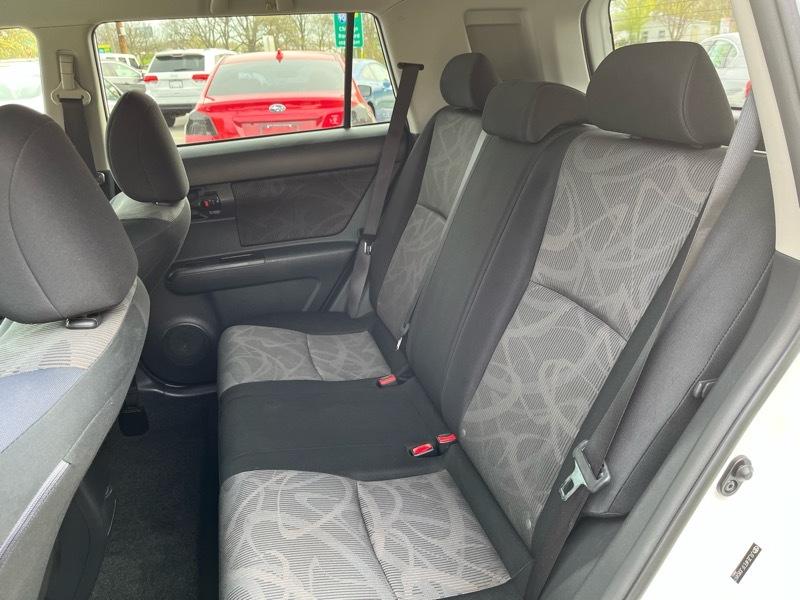 Scion xB 5-Door Wagon 5-Spd MT 2015