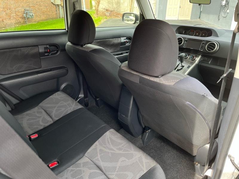 Scion xB 5-Door Wagon 5-Spd MT 2015