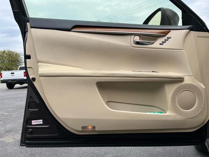 Lexus ES 300h Sedan 2013