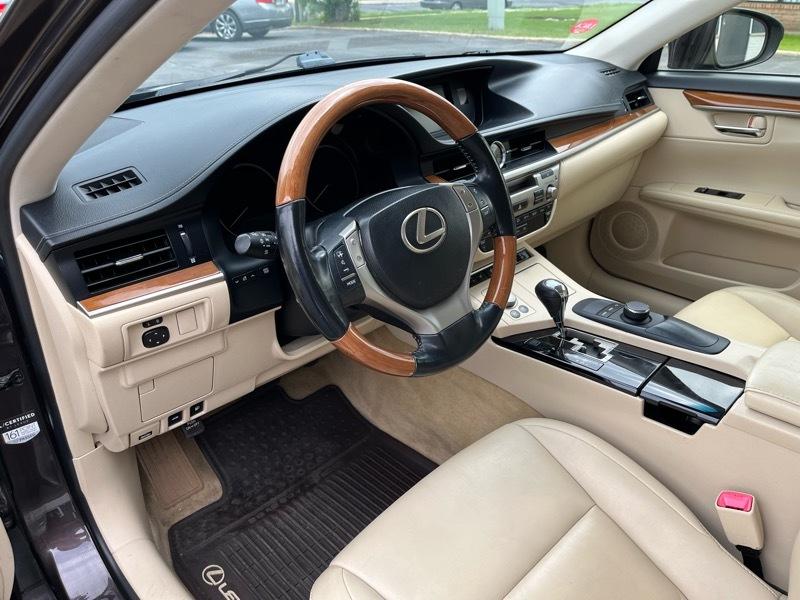 Lexus ES 300h Sedan 2013