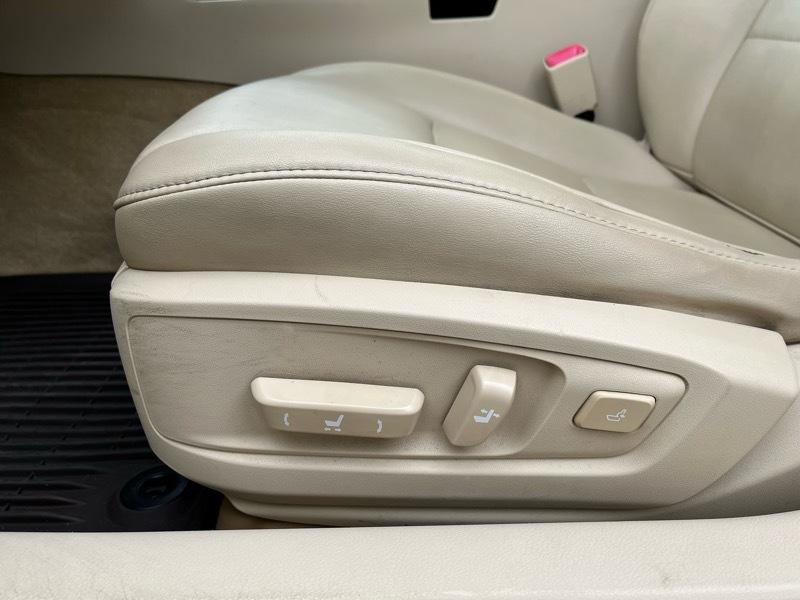 Lexus ES 300h Sedan 2013