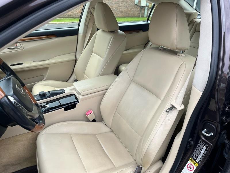 Lexus ES 300h Sedan 2013