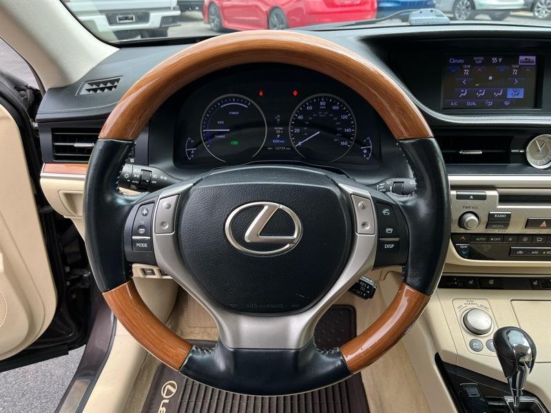 Lexus ES 300h Sedan 2013