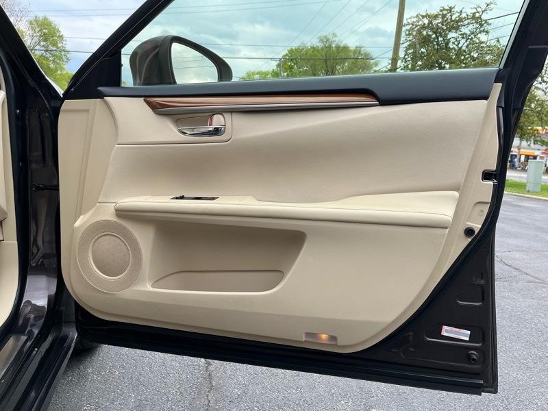 Lexus ES 300h Sedan 2013