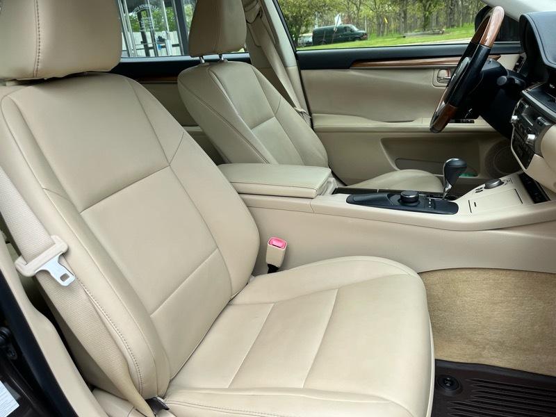 Lexus ES 300h Sedan 2013