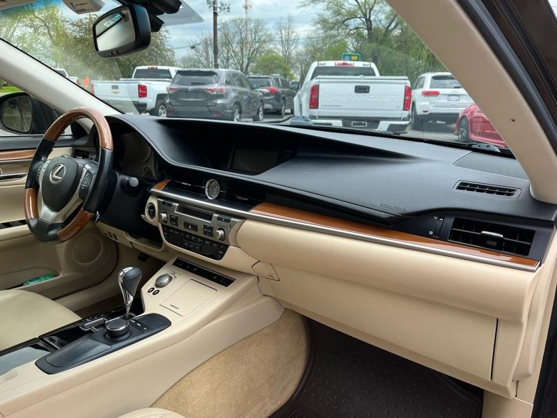 Lexus ES 300h Sedan 2013