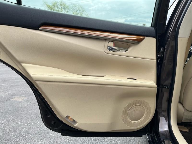 Lexus ES 300h Sedan 2013