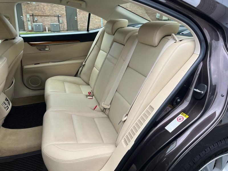 Lexus ES 300h Sedan 2013