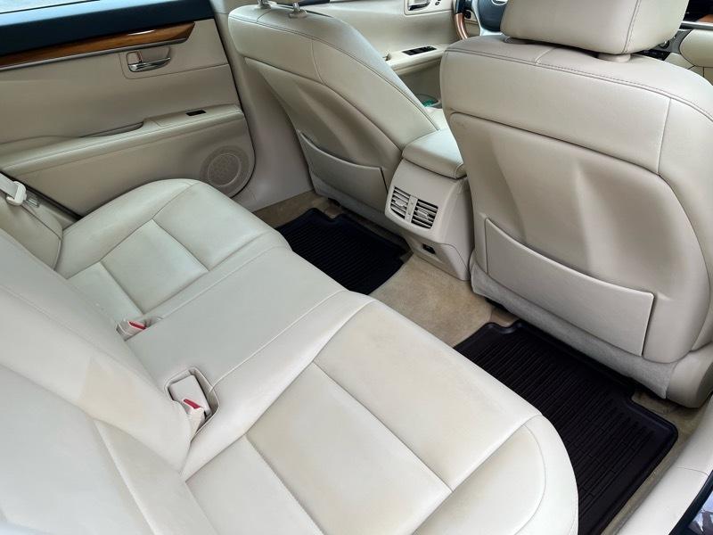 Lexus ES 300h Sedan 2013