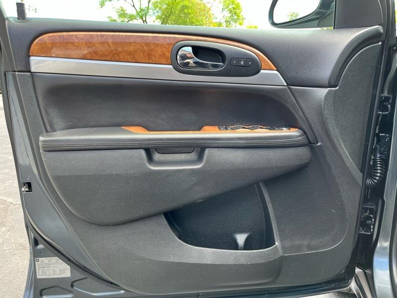 Buick Enclave Leather 4D SUV AWD 2012