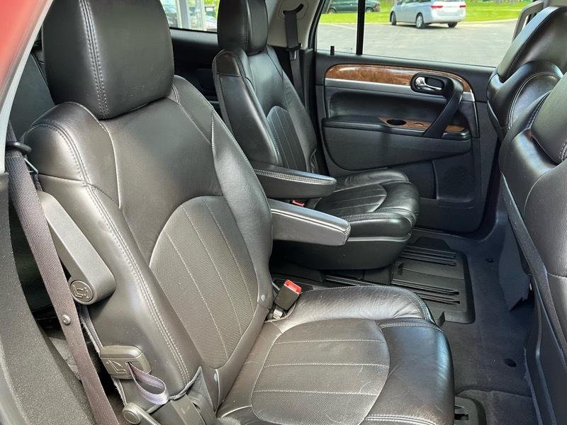 Buick Enclave Leather 4D SUV AWD 2012